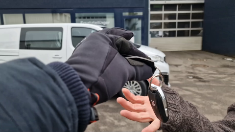 Lieferwagen abholen und beschriften