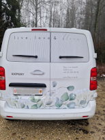 Lieferwagen beschriftet hinten