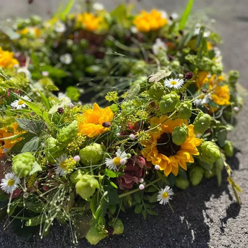 Tröstender Blumenkranz